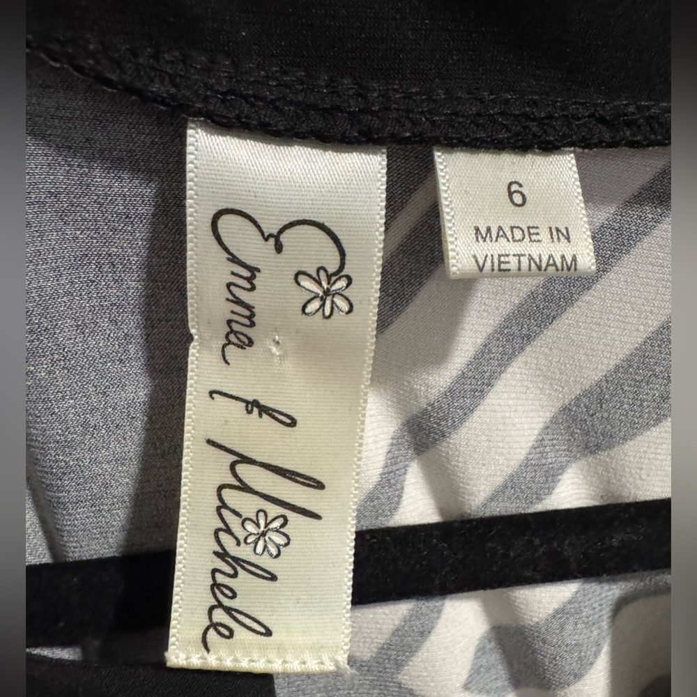 Emma & Michele Blk & White Geometric Striped V-Neck 3/4 Sleeve Shift Dress. Sz 6 - Picture 3 of 3